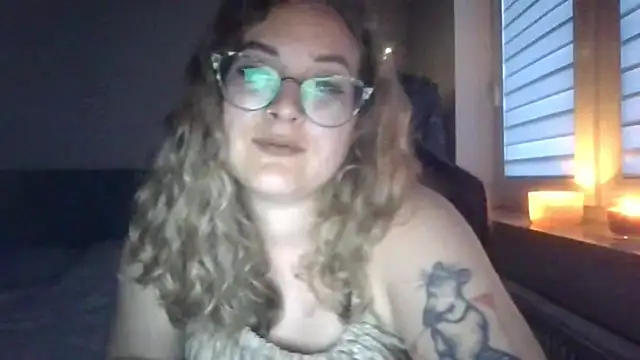Snapshot of LucyTease chatting on July 7, 6:44 pm LucyTease online show from July 7, 6:44 pm