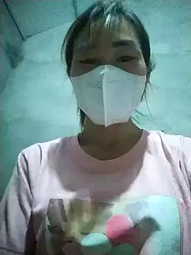 Snapshot of quyquy01 chatting on July 9, 4:28 pm quyquy01 online show from July 9, 4:28 pm