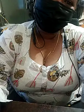 Snapshot of curvy_shilpha chatting on July 19, 1:19 pm curvy shilpha online show from July 19, 1:19 pm