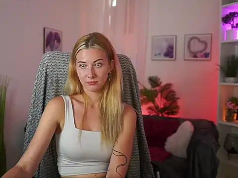 EmilySwann  online show from July 8, 1:45 pm
