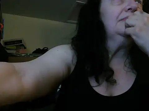 shadowdashlyla online show from July 10, 3:39 am