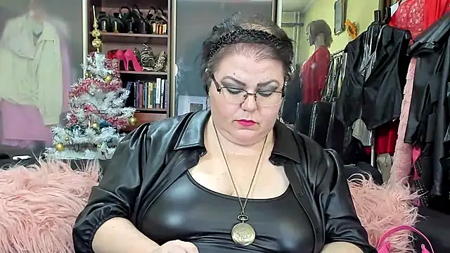 Snapshot of KaryQueen chatting on January 2, 10:44 pm KaryQueen online show from January 2, 10:44 pm
