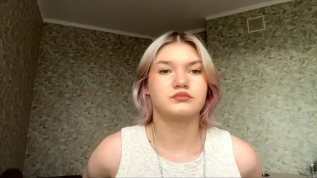Snapshot of PearlyCafferky chatting on July 9, 12:04 pm PearlyCafferky online show from July 9, 12:04 pm