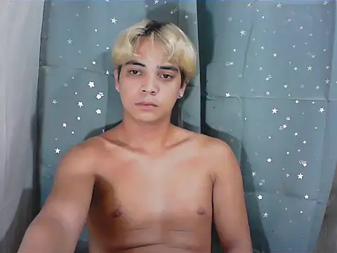 Hottiespydie online show from July 11, 2:06 pm