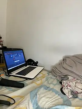 Snapshot of Strawberrymuffin_ chatting on July 10, 2:28 pm Strawberrymuffin online show from July 10, 2:28 pm