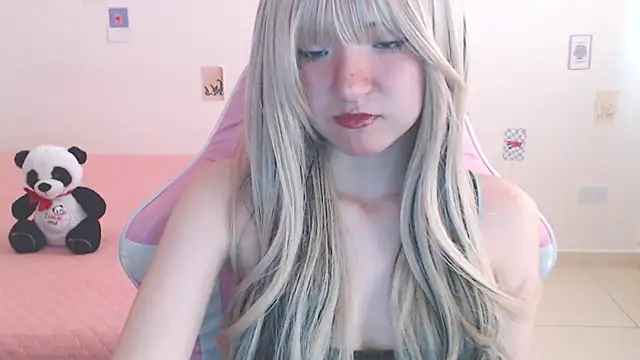 Snapshot of SweetSkyy_1 chatting on July 16, 11:02 pm SweetSkyy 1 online show from July 16, 11:02 pm