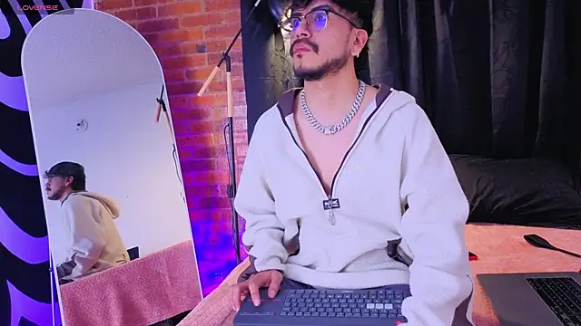 Zayn Bellmont online show from July 14, 1:38 am