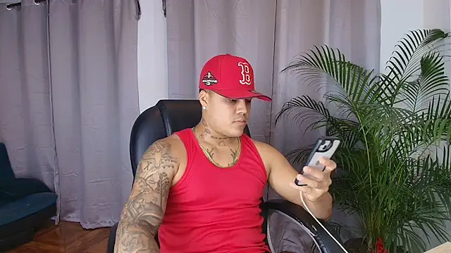 Snapshot of Rey_steele chatting on July 16, 2:19 am Rey steele online show from July 16, 2:19 am
