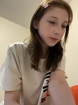 Lia Kim  online show from July 31, 5:43 pm