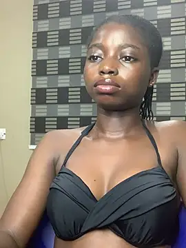 petiteebonyxx online show from July 15, 8:16 pm
