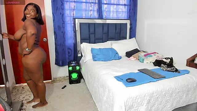 LupeAdams online show from February 21, 10:34 pm