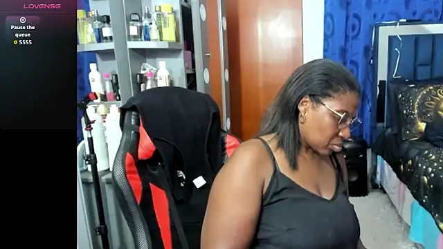 LupeAdams online show from February 11, 11:26 pm