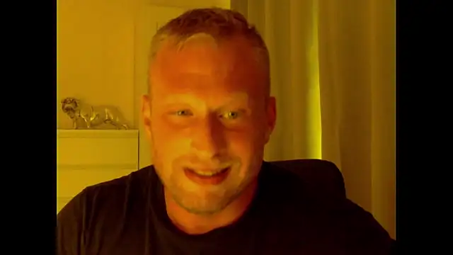 Snapshot of FitMarci chatting on July 11, 6:52 pm FitMarci online show from July 11, 6:52 pm