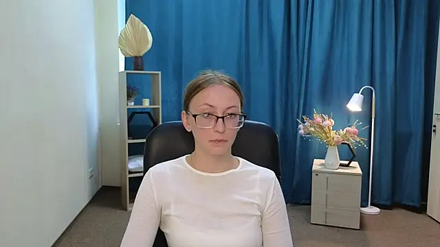 Snapshot of AlonaGolembeski chatting on July 13, 5:40 am AlonaGolembeski online show from July 13, 5:40 am