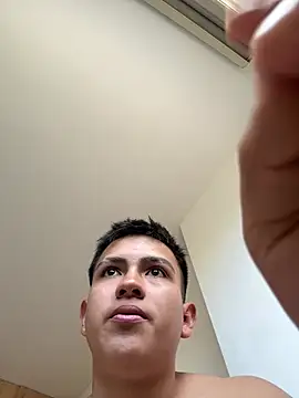 Snapshot of Santiagomg_ chatting on July 10, 6:52 pm Santiagomg online show from July 10, 6:52 pm