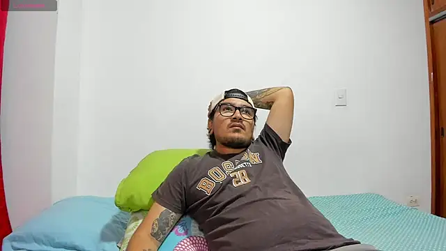 Snapshot of Axel_hornyy chatting on July 15, 5:25 am Axel hornyy online show from July 15, 5:25 am