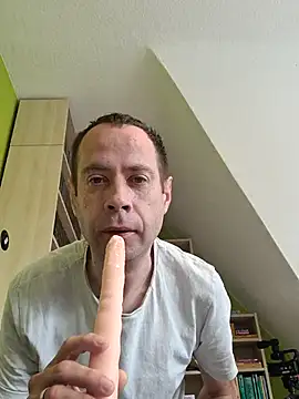 Snapshot of matdev82 chatting on July 11, 5:19 am matdev82 online show from July 11, 5:19 am