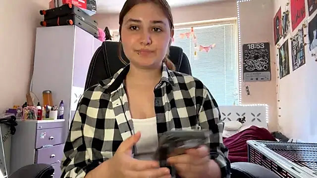 Snapshot of AteGlass chatting on July 11, 12:16 pm AteGlass online show from July 11, 12:16 pm
