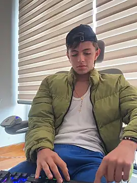 ItsJuanLuxxOficial online show from July 13, 4:50 pm