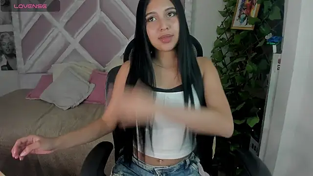 Snapshot of zoe_669 chatting on July 14, 10:21 am zoe 669 online show from July 14, 10:21 am