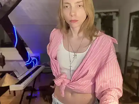 Snapshot of Anna_darko chatting on July 12, 9:15 pm Anna darko online show from July 12, 9:15 pm
