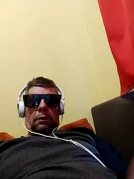 Snapshot of Piernick07 chatting on July 19, 4:32 am Piernick07 online show from July 19, 4:32 am
