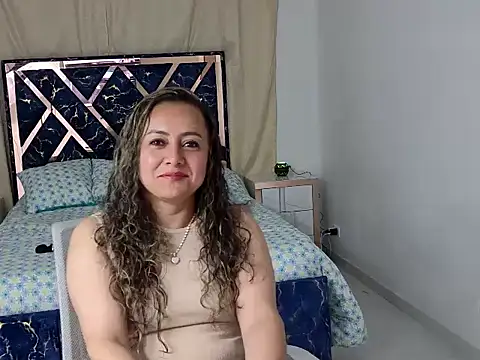 Snapshot of Cristalsexy25 chatting on July 17, 12:41 am Cristalsexy25 online show from July 17, 12:41 am