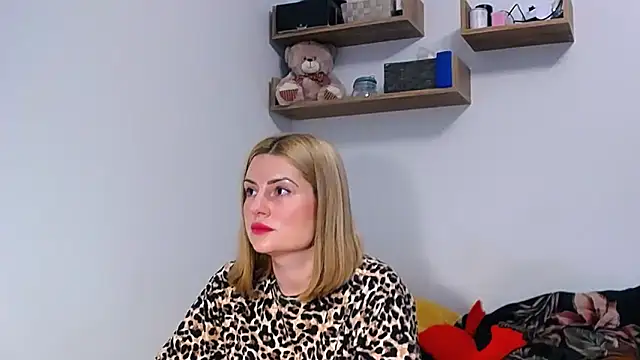 Snapshot of alisenties chatting on October 8, 2:29 pm alisenties online show from October 8, 2:29 pm