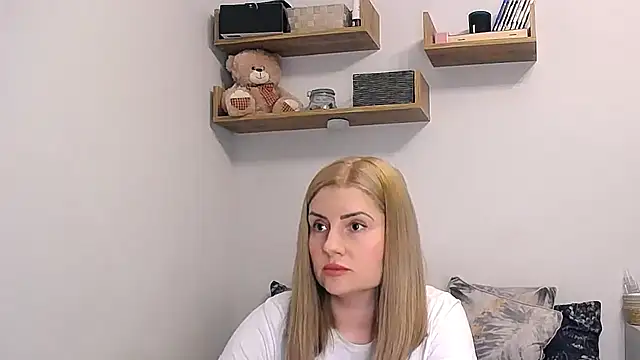 alisenties online show from May 17, 2:39 pm