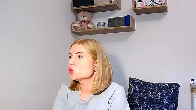 Snapshot of alisenties chatting on September 24, 2:23 pm alisenties online show from September 24, 2:23 pm