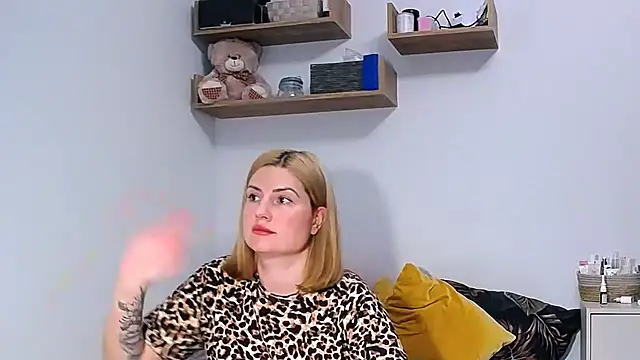 Snapshot of alisenties chatting on October 11, 2:40 pm alisenties online show from October 11, 2:40 pm