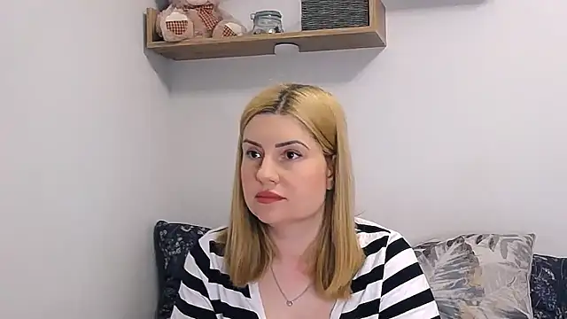 alisenties online show from May 14, 2:25 pm