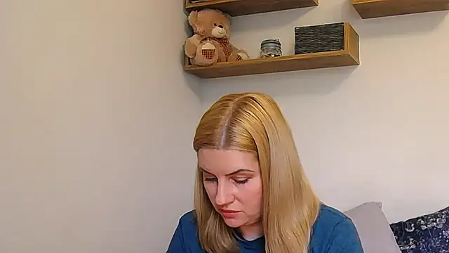 alisenties online show from April 23, 2:40 pm