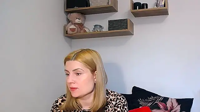 alisenties online show from March 11, 2:55 pm