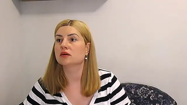 alisenties online show from June 3, 2:18 pm