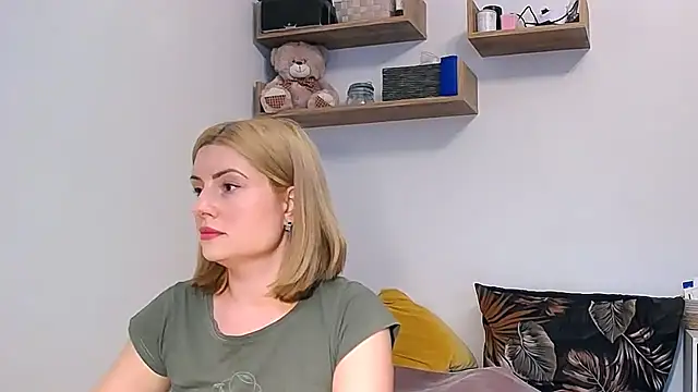 Snapshot of alisenties chatting on October 1, 2:32 pm alisenties online show from October 1, 2:32 pm