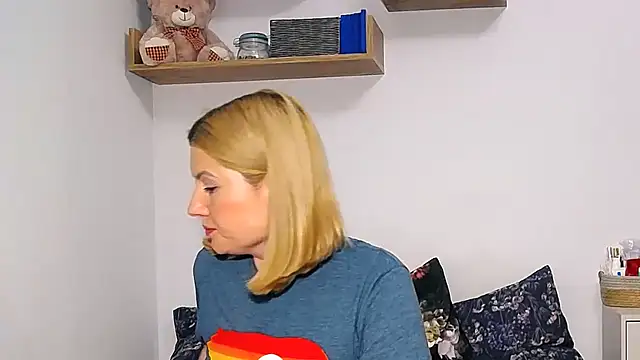 alisenties online show from December 18, 3:38 pm