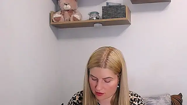 alisenties online show from June 15, 3:55 pm