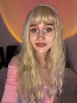 Snapshot of Charlotte_Pretty chatting on July 13, 3:22 pm Charlotte Pretty online show from July 13, 3:22 pm