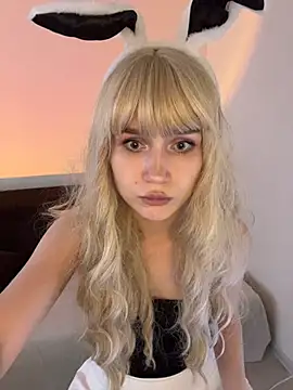 Snapshot of Charlotte_Pretty chatting on July 14, 10:21 am Charlotte Pretty online show from July 14, 10:21 am