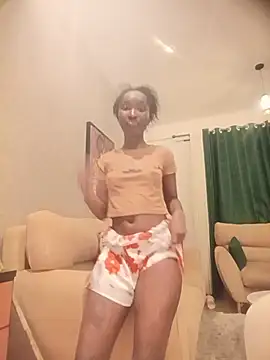 queenveecoco online show from July 14, 4:13 pm