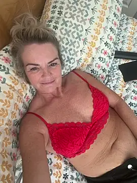 Holly-BlondeMILF44 online show from July 16, 2:58 pm