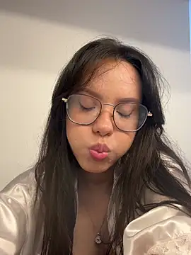 rose allure1 online show from July 15, 2:35 pm