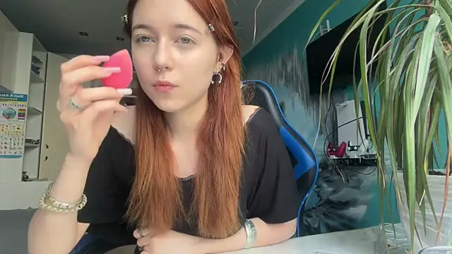 DeloisAtkins online show from July 15, 7:04 am