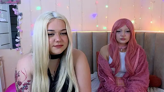Snapshot of Mona_Dream chatting on July 15, 7:04 am Mona Dream online show from July 15, 7:04 am