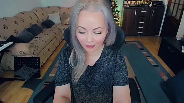 WhitneyLynn online show from January 4, 7:34 am