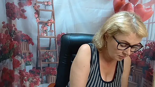 LindaSloboda online show from July 15, 1:18 pm