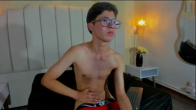 Phillip diaz online show from July 15, 11:34 pm