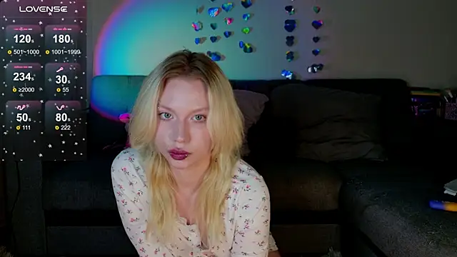 Snapshot of SonyaBlade_ chatting on July 19, 6:48 pm SonyaBlade online show from July 19, 6:48 pm