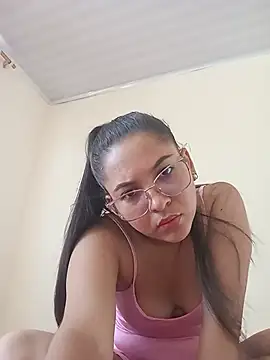 Snapshot of Roxxana2026 chatting on July 15, 6:04 pm Roxxana2026 online show from July 15, 6:04 pm